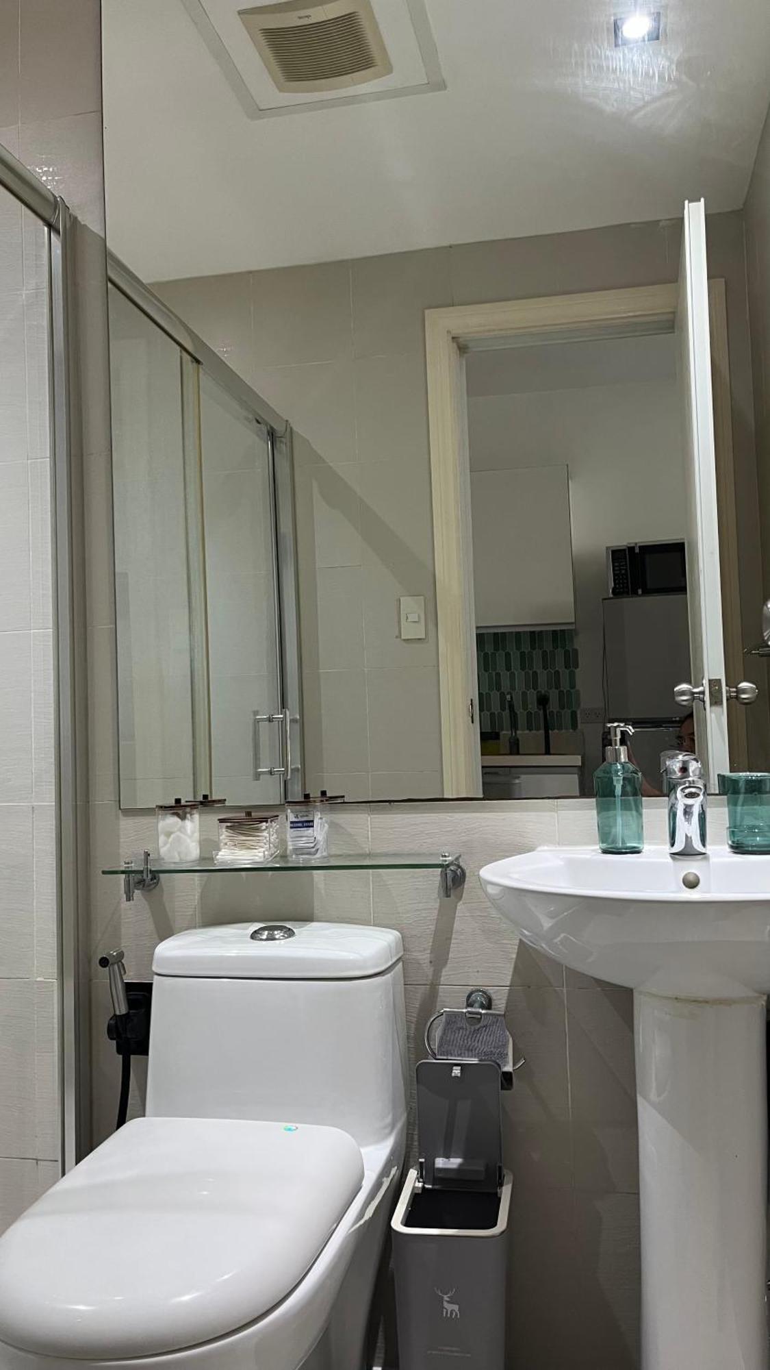 Gramercy Luxe W Balcony And View - Pet Friendly, Unli Pool & Gym Apartment